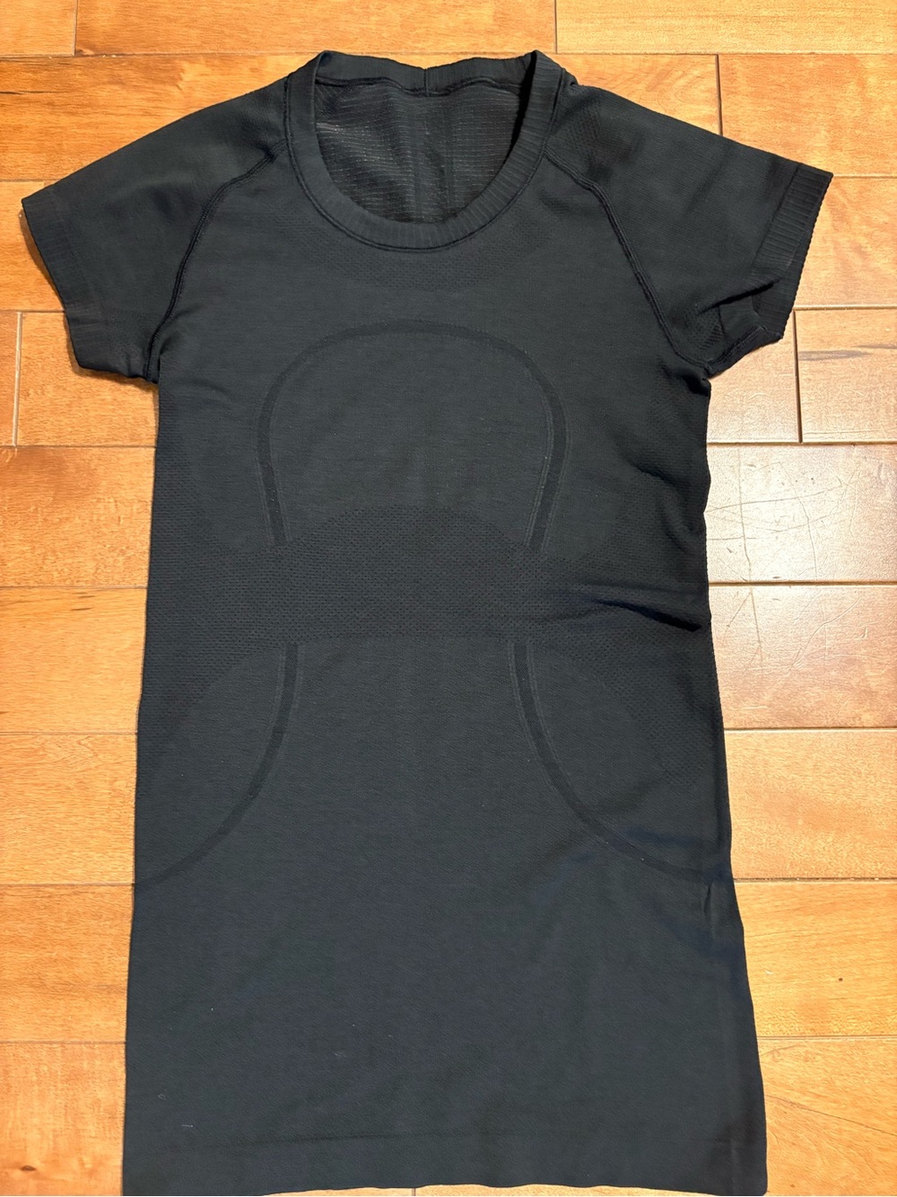 Black Lululemon tee